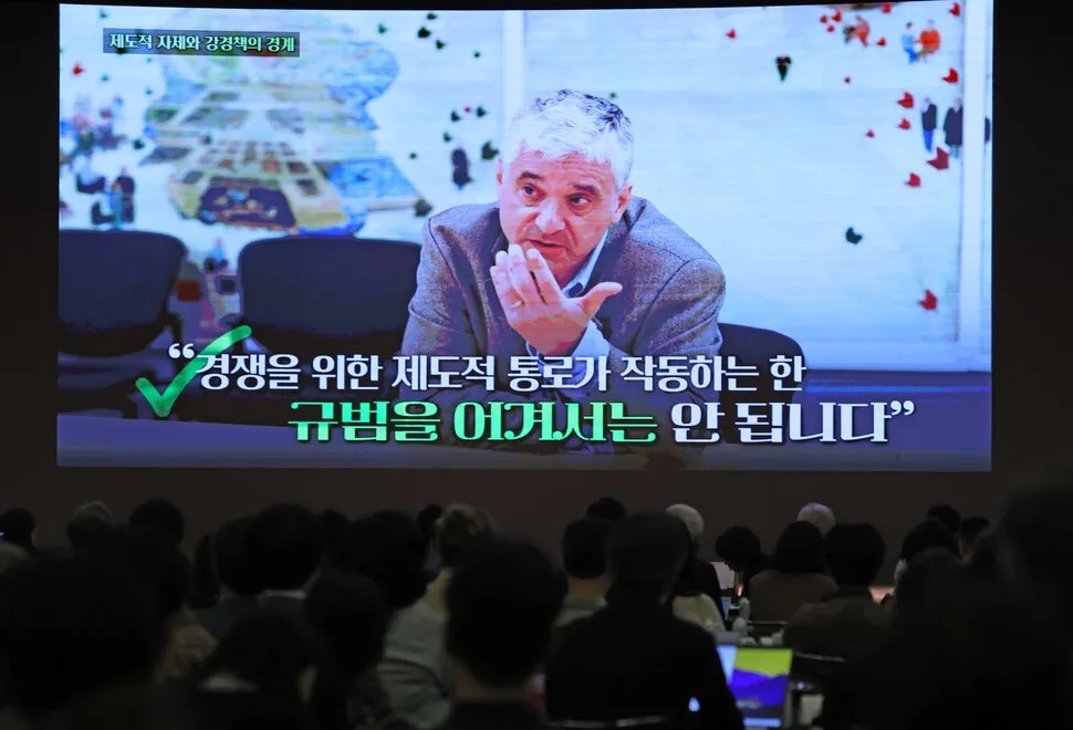 “민주주의 방어엔 세 가지 전략……