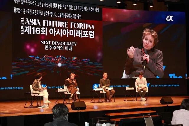 “극우 청년과 응원봉 시위대 가른…